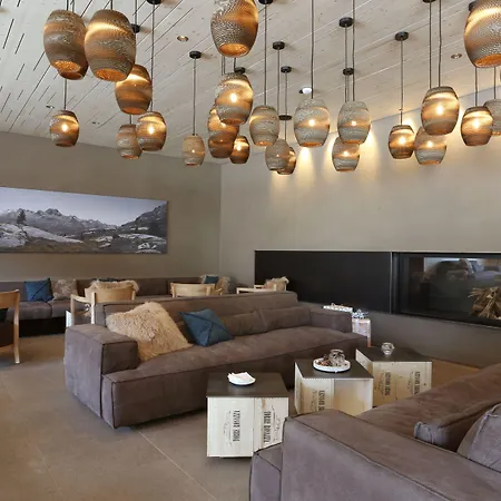 Bever Lodge Отель 3*