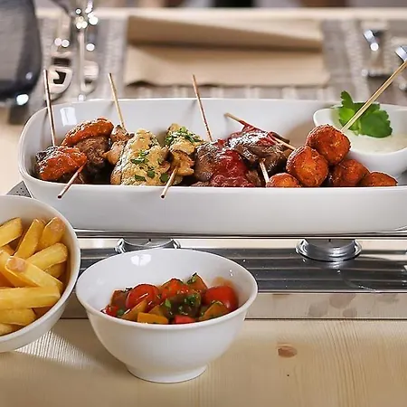 Отель Bever Lodge