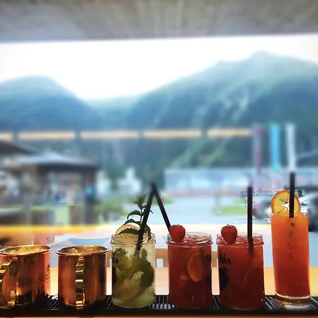 Bever Lodge Отель