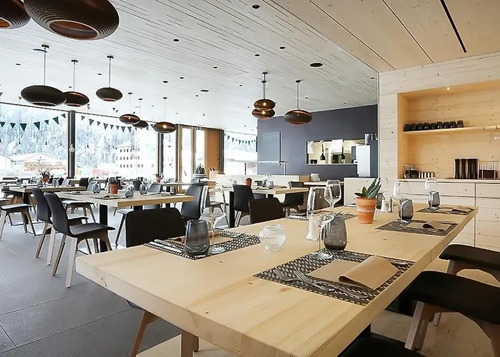 Bever Lodge Hotel 3*